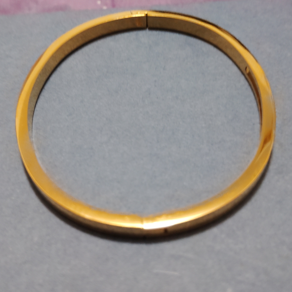 Elegant Gold Bangle Bracelet - Picture 5 of 7